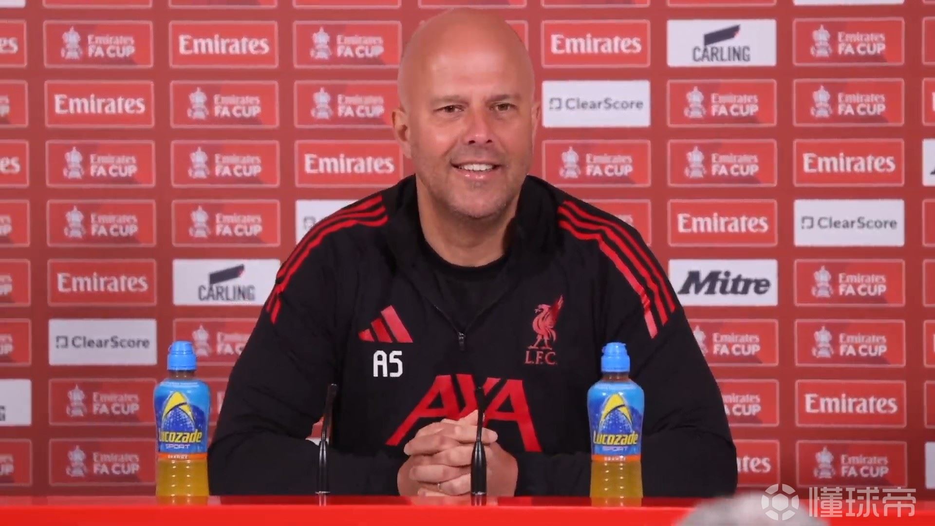 斯洛特：希望赛季结束时萨拉赫那张奖杯柜照片里能多两座奖杯