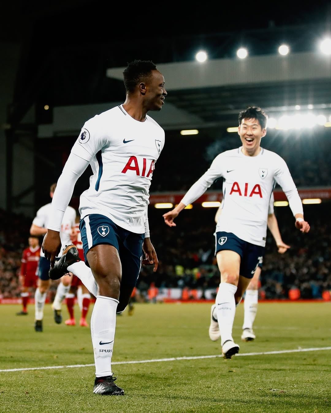 南安普顿、热刺等队致谢万亚马：感谢你的付出，退役生活祝好